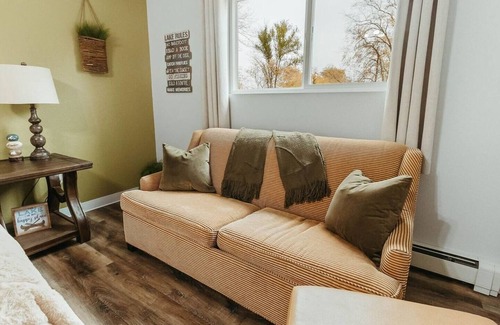 Plover Casa | Washington Manor Room #2