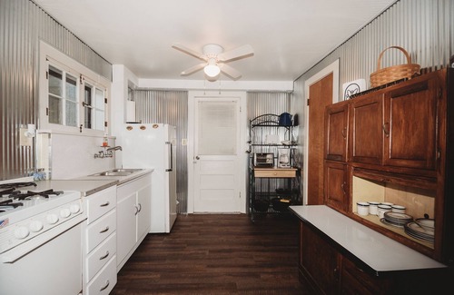 Brimfield Cabaña | Casa frente al agua en el hermoso lago Upper Long