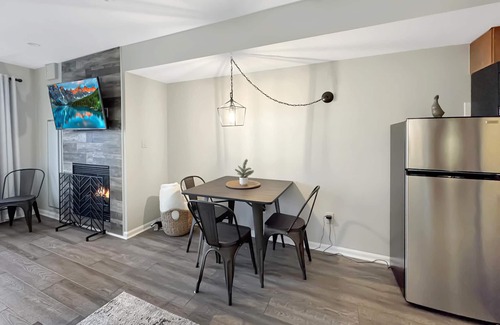 Vernon Condominio | Water Park (Next Door) Pool Hot Tubs Sauna Gym Distant Mountain Views #225