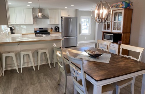 Carteret County Casa | Water View&Access~ Game Room~Sunrise~Beach~Kayak Fishing~Close to Ferry~Sleeps 6