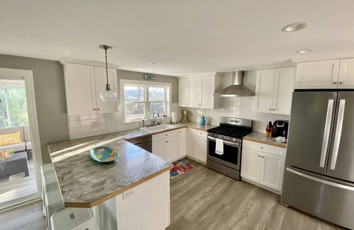 Carteret County Casa | Water View&Access~ Game Room~Sunrise~Beach~Kayak Fishing~Close to Ferry~Sleeps 6