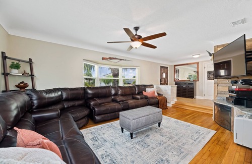 Hampton Homes Casa | Waterfront 4 bed 3 bath steam sauna pool tiki bar Heated Pool to 70 Hot Tub