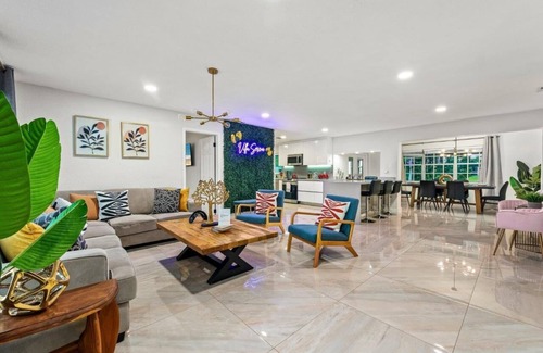 Sunrise Villa | Waterfront, 7s Hot Tub, 5 Min to Sawgrass Mall - Biggest Outlet Mall in US