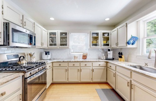 Salisbury Casa | Waterfront allergy-free home with 40-foot fishing dock, canoe, home theater