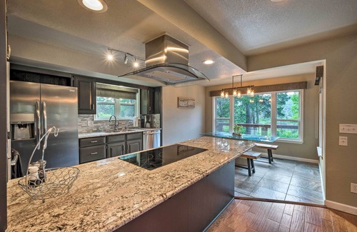 Springdale Casa | Waterfront Beaver Lake Hideaway w/ Kayaks & More!