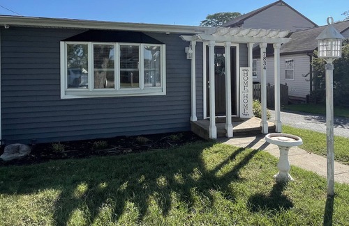 Fort Howard Cabaña | Waterfront cottage on the Chesapeake Bay located 5 minutes from two state parks.