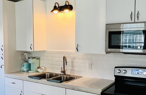 Alice Town Cabaña | Waterfront Cottage in a Bimini oasis