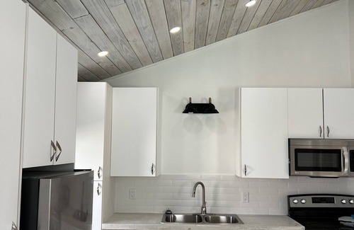 Alice Town Cabaña | Waterfront Cottage in a Bimini oasis