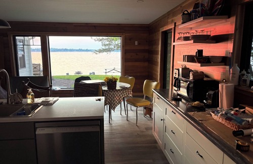 Ranier Cabaña | Waterfront Cottage en el magnífico lago lluvioso