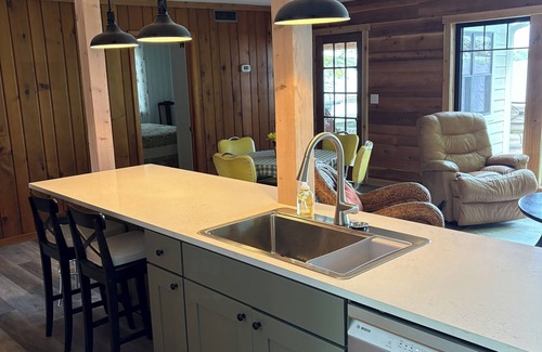 Ranier Cabaña | Waterfront Cottage en el magnífico lago lluvioso