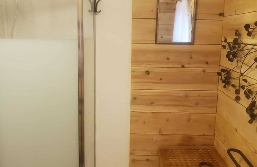 Grey Highlands Cabina | Frente al acogedora cabaña en el lago de la trucha privada