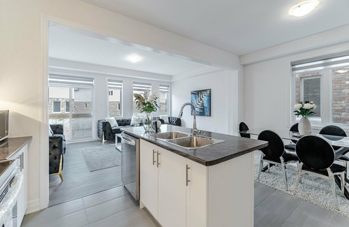 Niagara Falls Villa | Waterfront Executive Villas