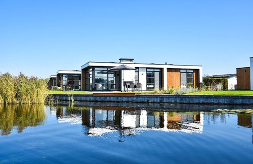 Loosdrecht Casa | Waterfront Family Retreat