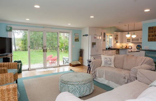 East Harwich Casa | Waterfront Fun! Natación Canotaje Pesca Ciclismo Relax @ Freshwater Bucks Pond!