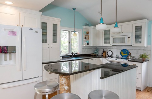 East Harwich Casa | Waterfront Fun! Natación Canotaje Pesca Ciclismo Relax @ Freshwater Bucks Pond!