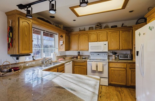 Pagosa Springs Cabina | Waterfront, Great Location, Entertainment Room