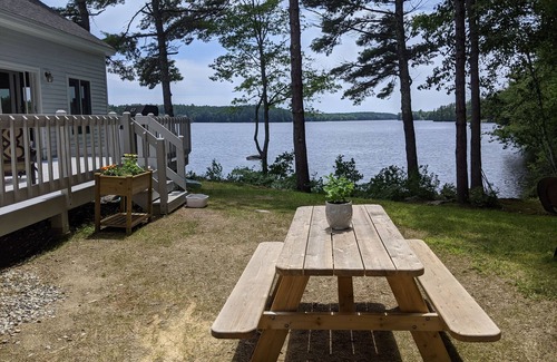 Damariscotta Casa | Waterfront home on beautiful Biscay Pond in Maine