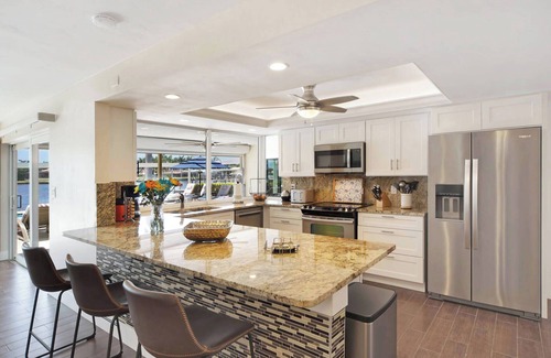 Yacht Club Villa | Excl. Villa de lujo * Top * Sur frente a la piscina * jacuzzi * Wireless * muelle * Tiki Hut *