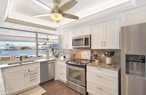 Yacht Club Villa | Excl. Villa de lujo * Top * Sur frente a la piscina * jacuzzi * Wireless * muelle * Tiki Hut *