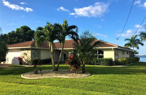 Yacht Club Villa | Excl. Villa de lujo * Top * Sur frente a la piscina * jacuzzi * Wireless * muelle * Tiki Hut *