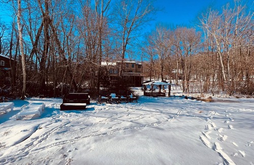 East Stroudsburg Villa | Waterfront Mansion W hot-tub & Pool by RedAwning