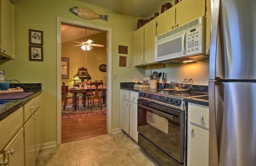 Midway Casa | ¡NUEVO! Waterfront Midway Home con terraza acristalada y patio grande