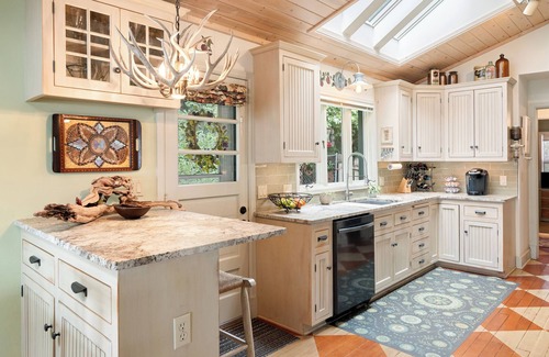 Lake Mills Casa | Waterfront ~On Rock Lake ~ Firepit ~ Fishing