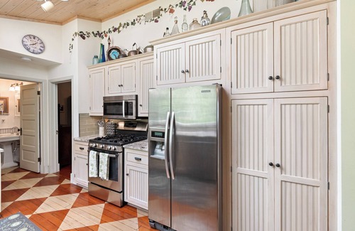 Lake Mills Casa | Waterfront ~On Rock Lake ~ Firepit ~ Fishing