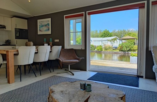 Loosdrecht Casa | Waterfront tranquility and comfort. Free parking.