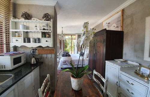 Waterkloof Cabaña | Waterhouse Guest Lodges 202 Lawley Street