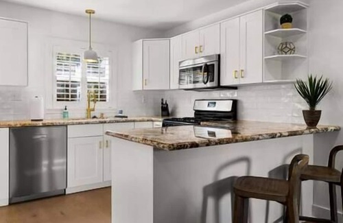 Carpinteria Apartamento | Luxury Retreat Downtown-pie de tiendas y la playa