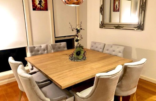 Maribyrnong Casa | Waterside Place - Stunning 4BR Family Home in Edgewater