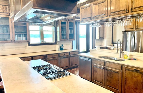 Kolin Casa | waterside views of oxbow, kayak,fishing, perfect spot, private deck/balcony