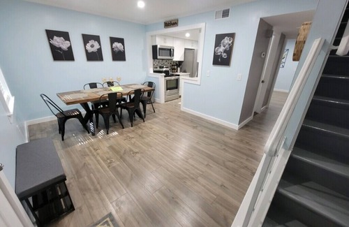 Palmetto Dunes Villa | Wave of relaxation - pet-friendly villa with parking.