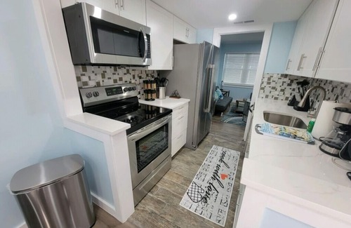 Palmetto Dunes Villa | Wave of relaxation - pet-friendly villa with parking.