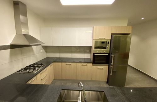 Monrovia Apartamento | Waves Luxury Apartments