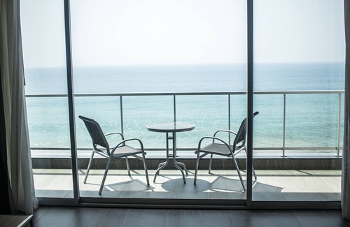 Monrovia Apartamento | Waves Luxury Apartments