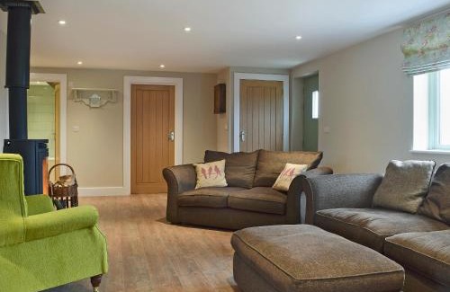 Gumley Casa | Waxwing Cottage