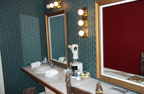 Manchester Hotel | Weathervane Motel