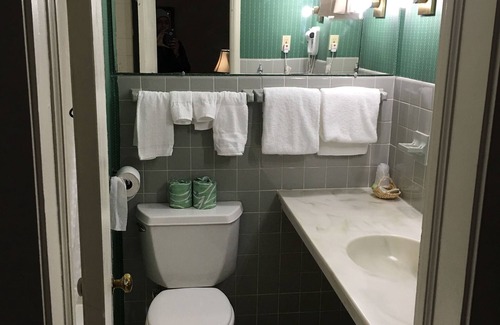 Manchester Hotel | Weathervane Motel