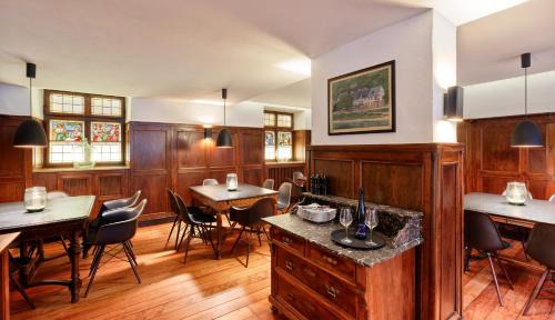 Kattenes Hotel | Weinhaus Fries