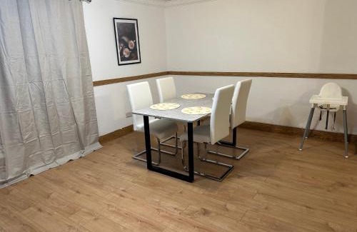 Cockett Casa | Welbeck House, close to Swansea Central