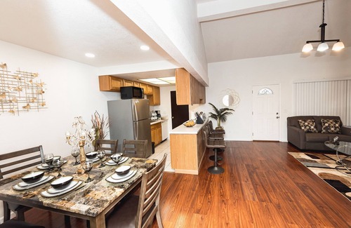 Sacramento Casa | Welcome. Relax, Enjoy, 3 bedrooms/2 bathrooms Duplex, Close to Everything