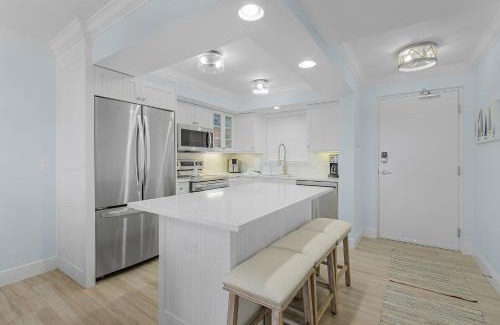 Fort Myers Beach Apartamento | Welcome to Beach Villa's # 603 Vacation Rental - 250 Estero Blvd condo