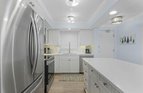 Fort Myers Beach Apartamento | Welcome to Beach Villa's # 603 Vacation Rental - 250 Estero Blvd condo