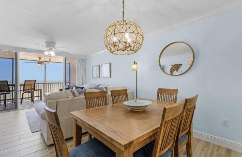 Fort Myers Beach Apartamento | Welcome to Beach Villa's # 603 Vacation Rental - 250 Estero Blvd condo