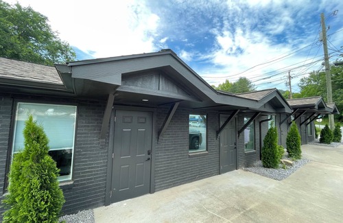 Woodfin Apartamento | Bienvenido a Beaver Lake Lodges / Recientemente renovado / Asheville NC / 302