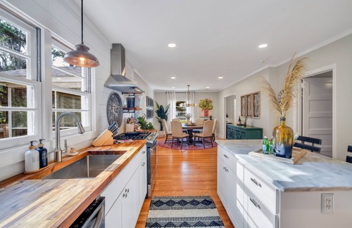 Beaufort Casa | Welcome to Belle’s Love Shack! Cozy 3 BR Home close to Downtown & Parris Island