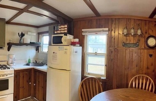 Gaylord Cabina | Welcome to Cottage 3 at Heart Lake Resort!