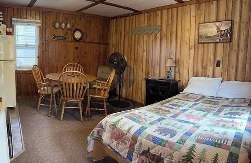 Gaylord Cabina | Welcome to Cottage 3 at Heart Lake Resort!